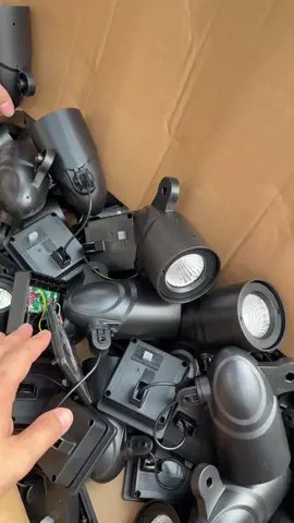 Lô đèn năng lượng soi cây, đèn rọi trang trí thanh lý giá hạt rẻ…