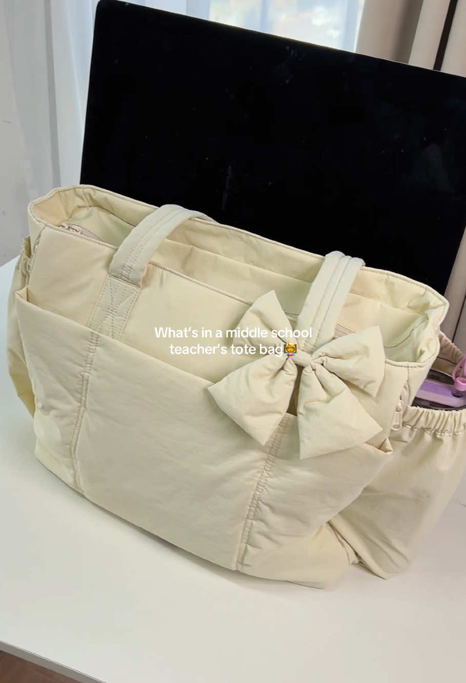 My fav work bag— this tote fits literally any water bottle!🐐☁️✨👩‍🏫#bagsmart #teacherbag #totebag #workbag #everydayessentials 