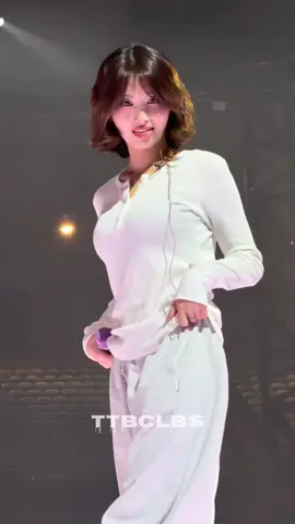 やばあああああ😱😍 #melbourne #twice_thisisfor_world_tour #트와이스 #모모 #momo 