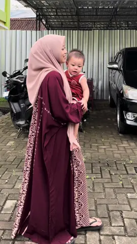 Alhamdulillah, aku momong pake kaftan di kranjang kuning🫶🏻#xybca #fyp #kaftan #bajulebaran 