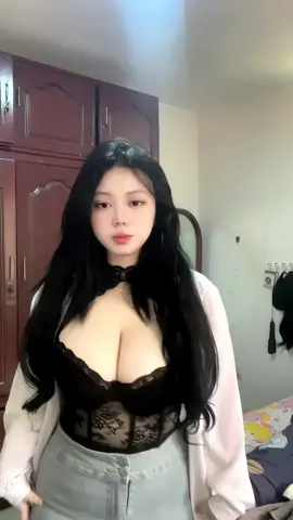 နောက်ကပြုတ်ကျနေတာ ချိုင်းလိမ်းတျောက်နော်🙂‍↕️#Fyp #foryoupage #tiktokmyanmar🇲🇲 #foryou #မြင်ပါများပီးချစ်ကျွမ်းဝင်အောင်လို့🤒🖤 