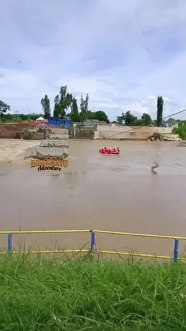 Diduga 2 mahasiswa tenggelam di sungai cimanuk saat sedang latihan prahu rafting#fypシ゚#rescue #mahasiswa #sungai 