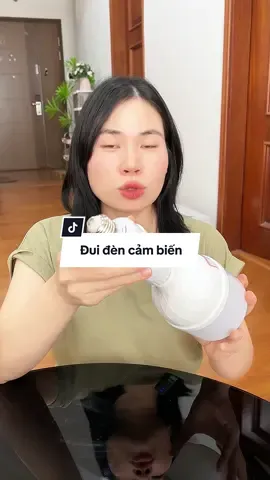 Nhà có người già trẻ con các bác mua cái đui đèn cảm ứng này về dùng cho tiện ạ. #duidencambien #duidencambienchuyendong #duidencamungchuyendong 