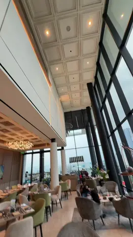 Dinner di Sky loft resto sambil menikmati city view !! #fyp #foryou 