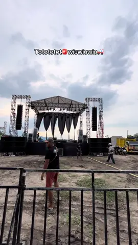 Ben gak di kiro karnapalan tok🤭#rafamusic #broncogenk #CYRA_lighting🌈 