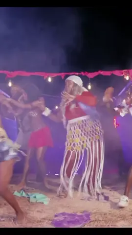 Hallow Fam 🌎 #SONGISONGI Video Is Out Now worldwide  Enjoy Sweet Sound & Visuals 🎶  @rayvanny @salima_chica 🌎🔥🔥🔥 #GLOBALWAY My bro @director_kenny  YOU KILLED THIS ONE 🎥🔥