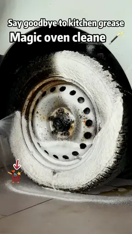 This might just be the most effective grease remover I've ever used. Take a look at this video—it might just help you! Why does using so many grease-cutting cleaners still yield poor results? And that pungent smell? It's all because you've chosen the wrong products! #kitchencleaning #degreaser #ovencleaning #cleaninghack #tiktokmademebuyit 