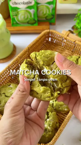 Membalas @Iis_capricorn 🔥 Gak pake oven tapi bisa bikin matcha cookies seenak inii. Modal chocolatos matcha yang beli di warung sebelah rumah. Cocok nih buat ide cemilan atau buat jualan #mamammialezatos 
