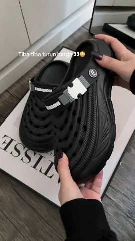 Sepatu sandal keren ringan empuk nyaman dikaki 😍 #sandalselop #sepatusandal #sandalkoreanstyle #sandalunisex 