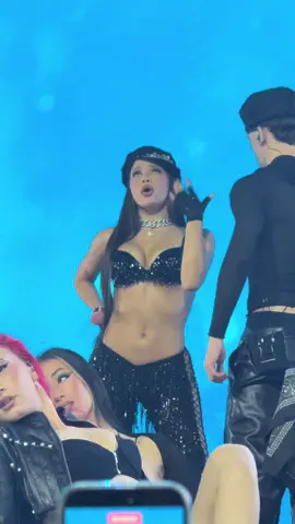 Emilia en los 40 music awards @emilia. ⭐️💥 @LOS40 SPAIN #los40musicawards #emilia #blackout #viral #concierto 