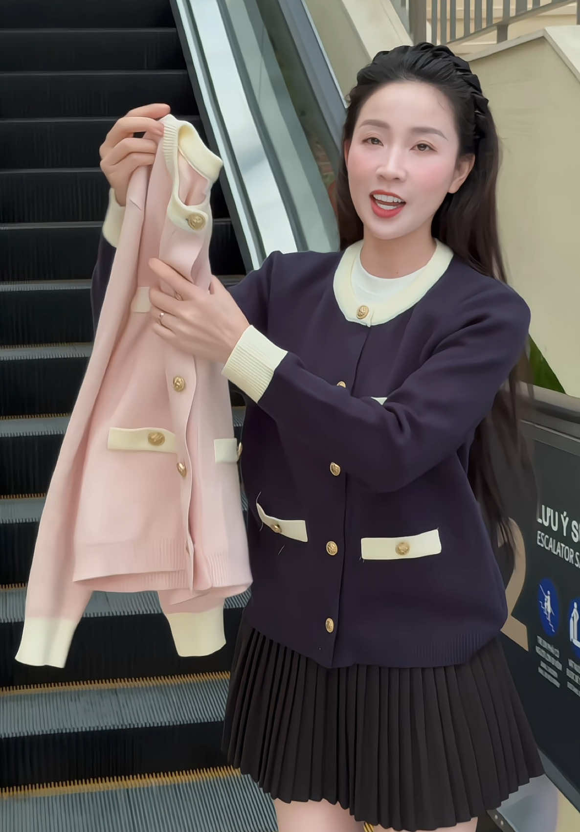 Áo len mịn năm nay lên ngôi vì đẹp ạaa 😉 #cardigan #aolen #aokhoac #aokhoaclen #thoitrangtiktok 