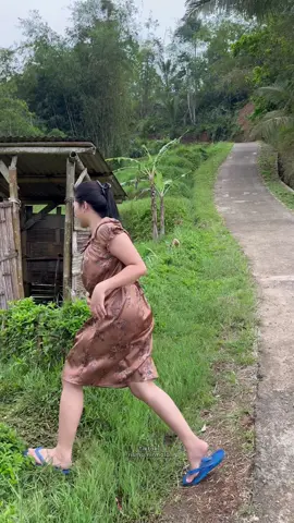 Hoyong kajamban baraya #gadisdesa #rismanirmalasari #suasanapedesaan #gadiscantik #suasanakampung 