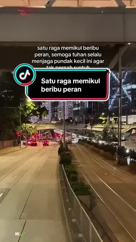 Satu raga memikul beribu peran, semoga tuhan selalu menjaga pundak kecil ini agar tak pernah runtuh #xyzbca #aesthetic #quotesaesthetic #tiktokhongkongindonesia🇭🇰🇮🇩 #fyp 