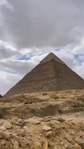 Siapa yang Sebenarnya Membangun Piramida Mesir?