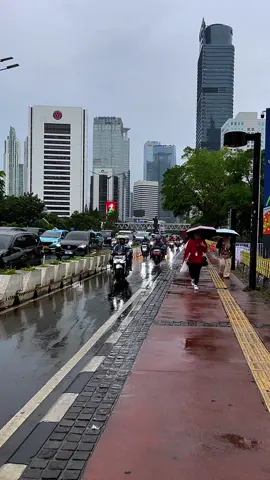 Videonya boleh kalian ambil, buat bahan content creator pemula, Engga follow gpp, di izinin. Vibes Jakarta Hujan #jakarta #mediawb #fyp #foryou #hujan 