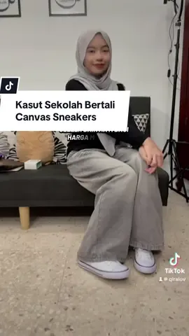 Kasut canvas sneakers cepat sold out baik beli sekarang, ada color hitam juga dan lain2. Beli murah di beg kuning kami😘 #kasutsekolah #kasutsekolahbertali #kasutcanvas #sneakerscanvas #schoolshoes 