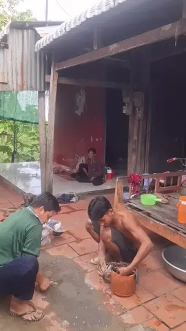 Dạ hoàn cảnh này đang khó khăn thật sự,con 67t nuôi mẹ già 88t.Cháu mới bị té xe ko phẩu thuật chỗ bụng,hiện tại chưa đi làm đc nên gđ rơi vào cảnh rất khó khăn,bà chỉ xin gạo xin sữa nuôi mẹ già thôi,kính mong cô chú a c MTQ giúp đỡ cho hoàn cảnh này rất khẩn cần luôn,e xin cúi đầu cảm ơn mong gđ đc giúp đỡ 😭.