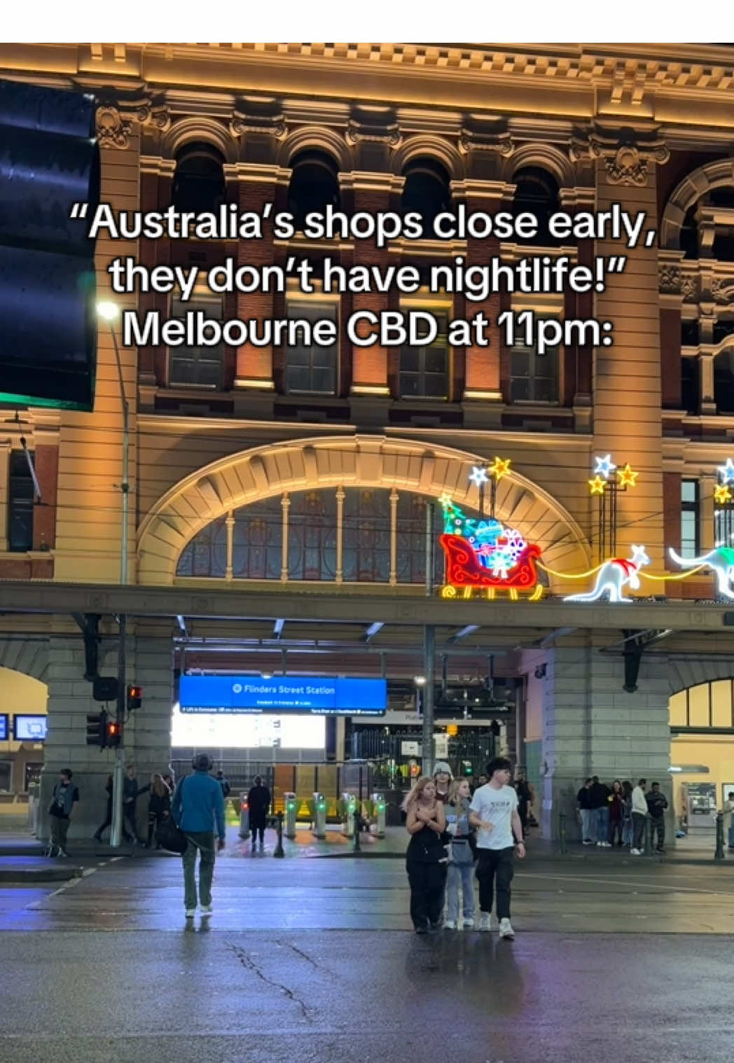 I mean, this is nightlife right? 🤷🏻‍♀️🇦🇺 #melbourne #melbournecbd #flinders #australia #nightlife 