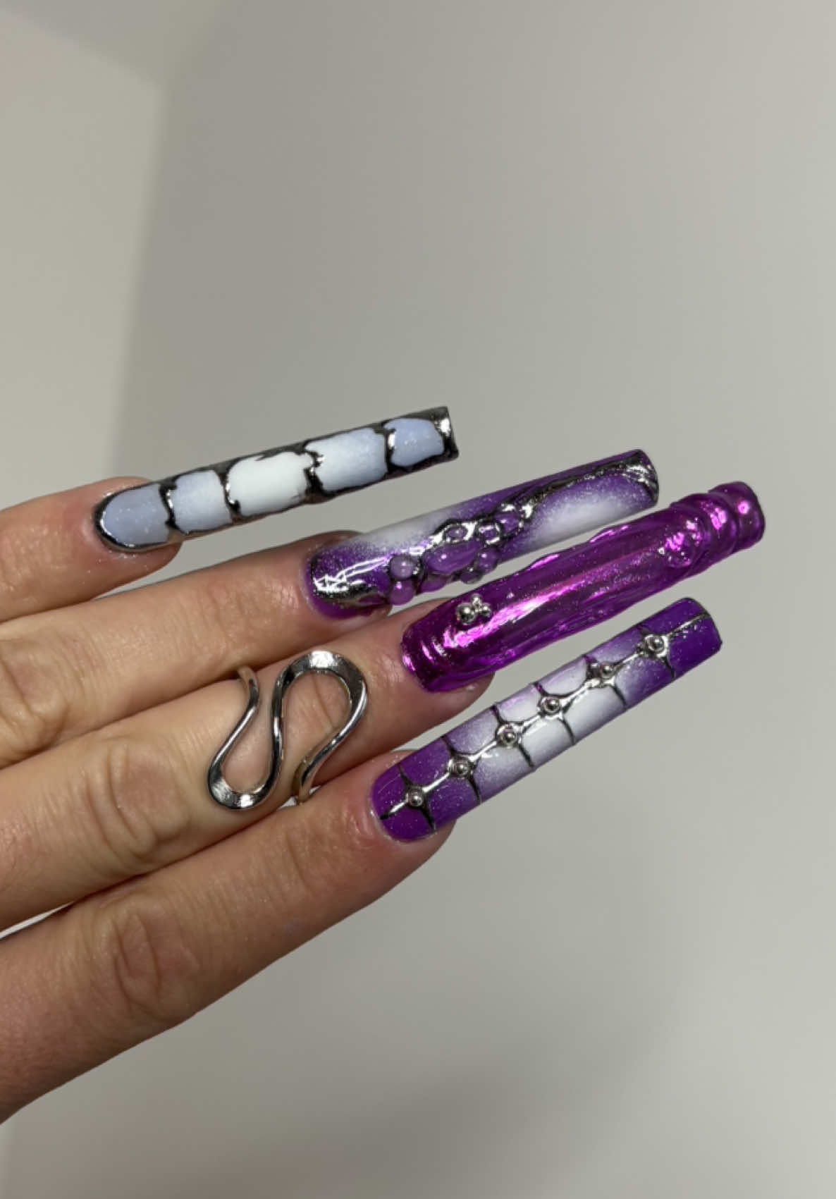 Je ne comprends pas pourquoi les gens disent que les Gémeaux sont instables 😂 #fyp #pourtoi #nailsart #nail #gemini 