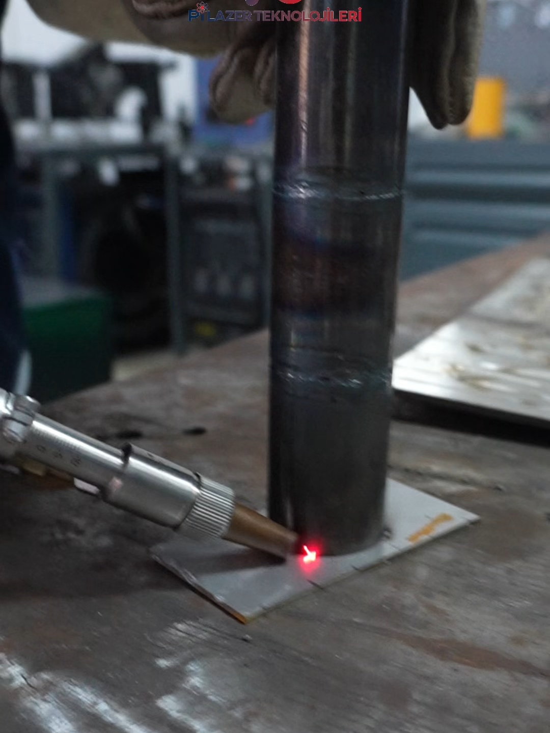 HW550 Lazer Kaynak Makinesi - Karbon Çelik Boru ve Plaka Kaynağı 🕵🏻‍♂️ Modelleri incelemek için tıklayın! https://www.pilazerteknolojileri.com/kategori/portatif-el-tipi-lazer-kaynak-makinesi 📌 Bizimle iletişime geçmeyi unutmayın! 📞 0 850 840 0 314 📩 info@pilazersarf.com 🌎 https://pilazerteknolojileri.com 📍 İnönü Mah. Gençlik Cad. 114/A Gebze/KOCAELİ #handheldlaserweldingmachine #laserweldingmachines #lazerkaynak #robotiklazerkaynak #laserwelding #lazerkaynakmakinesi #kaynakmakinesi #roboticwelding