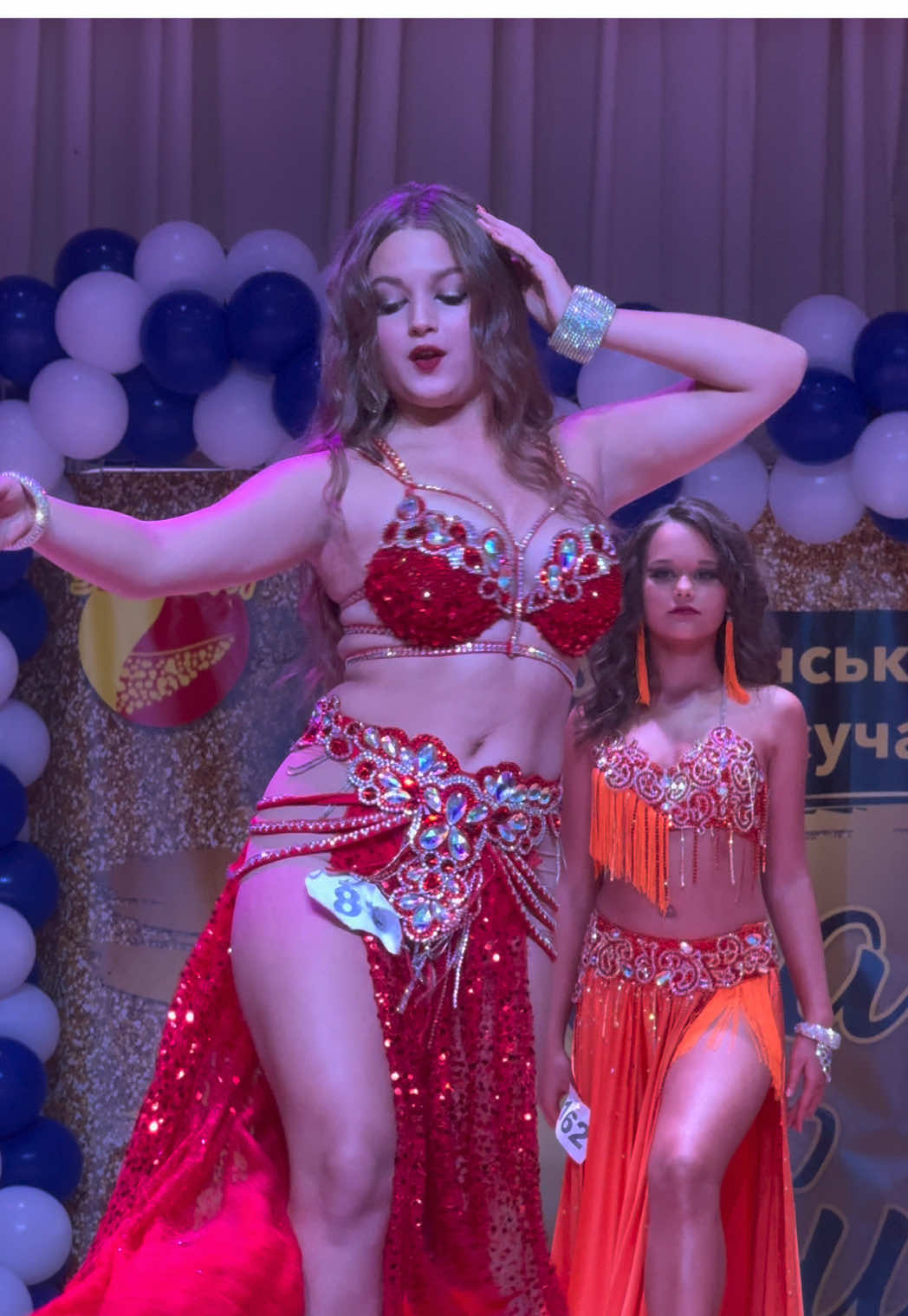 На сцені битви за головну корону @nwsxx_15 сяяла, немов вогонь і світло водночас 🔥✨ Фестиваль «Carpathian Cup» у Івано-Франківську 👑💃 #королеваімпровізації #jasminbellydance #танецьбезмежень #східнітанці #jasmine   