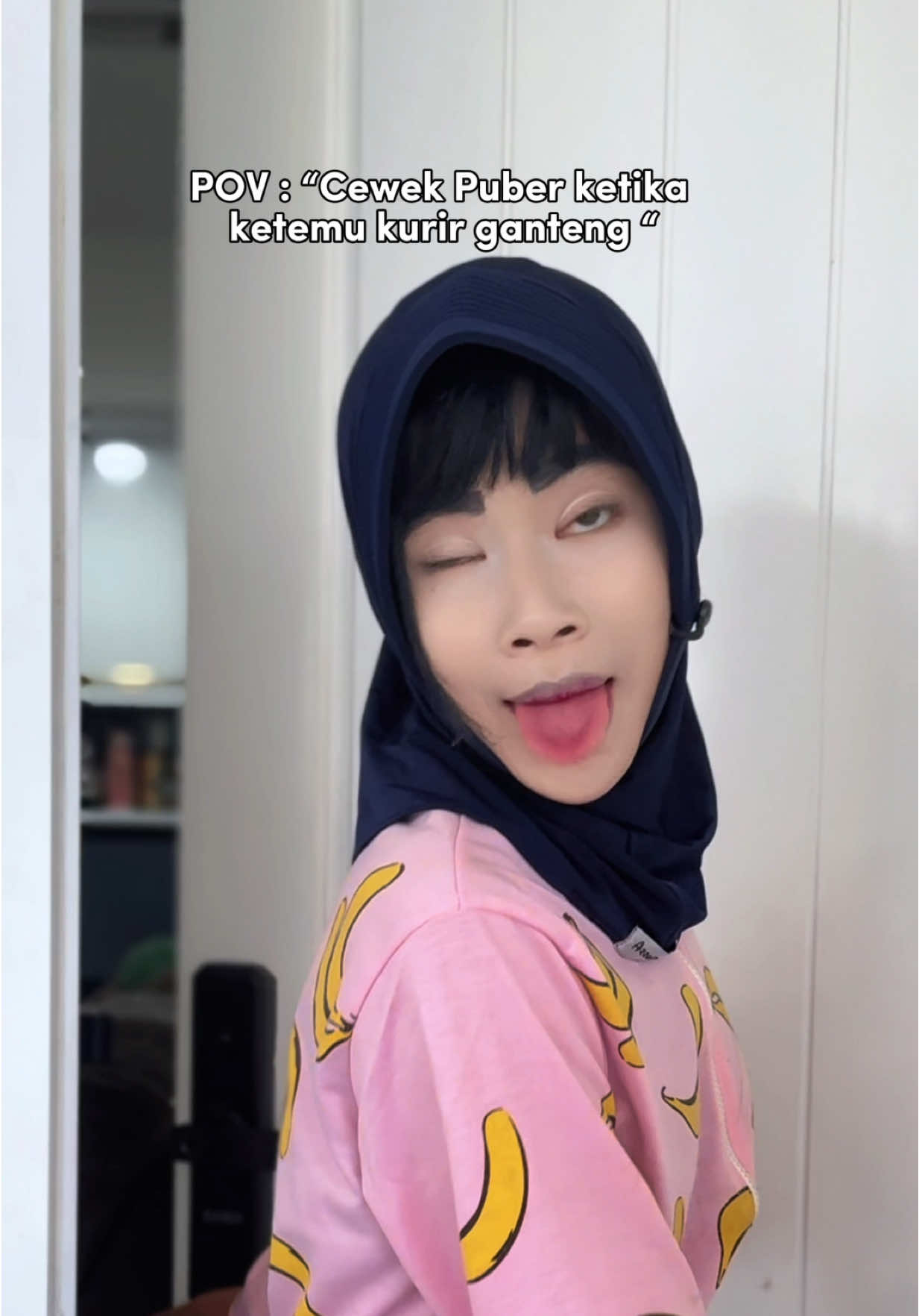 Jyujyur happy banget tiba2 dapet Lollipop sweet dianter sama aa sweet juga😋  Didalemnya ternyata ada kode unik, kalian di rumah juga bisa ikutan search 