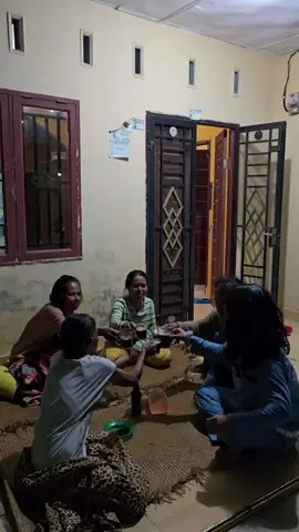 party sama istri2 CEO dulu 😁