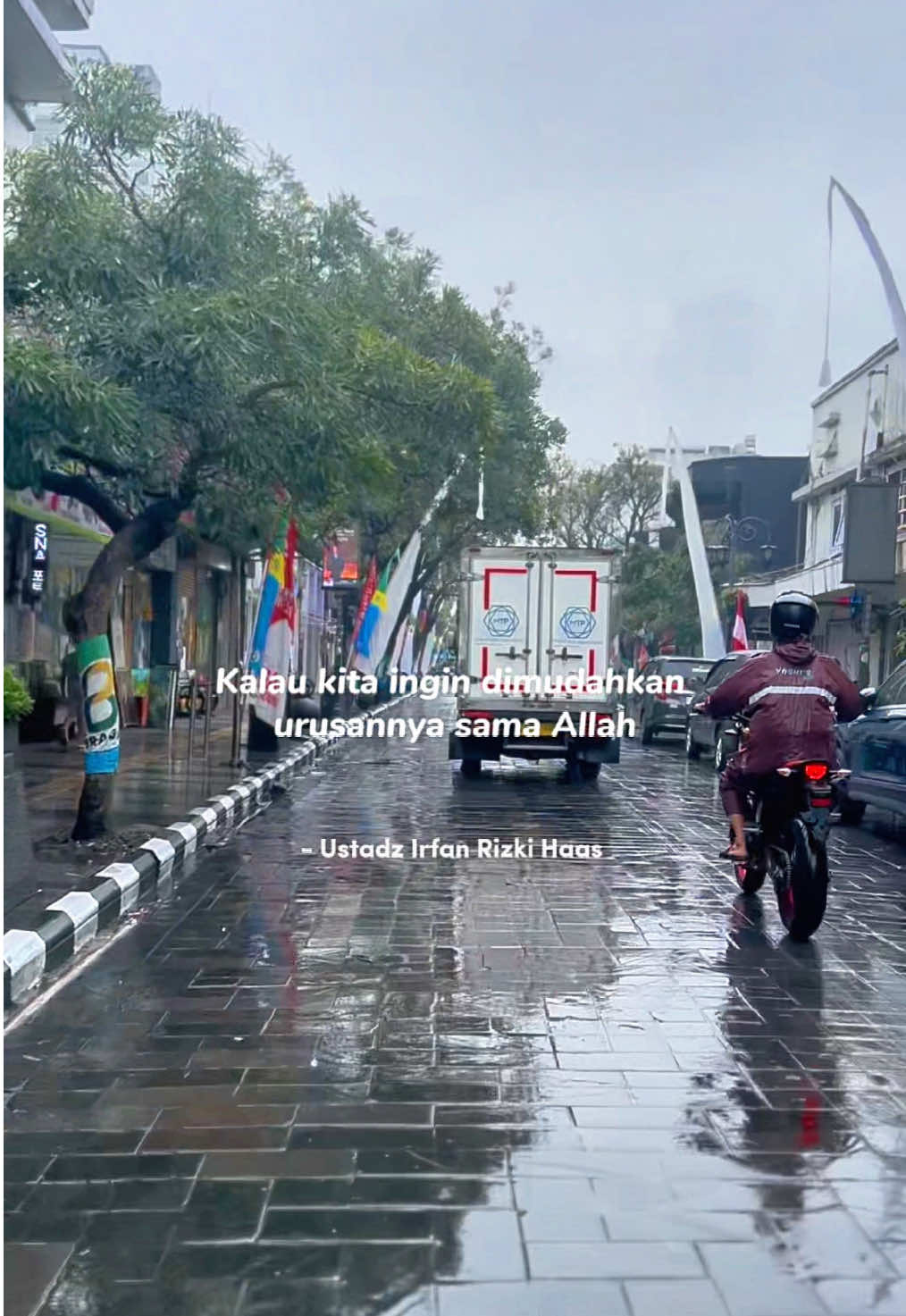 Mudahkan lah urusan orang lain. #bandung #quote #inspiration #islamic_video #jalanjalan 