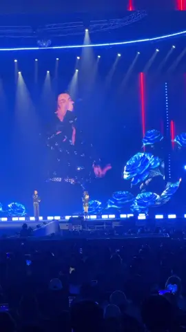 กุหลาบแล้วเด้อ 🌹 #GulfKanawut #LingOrm1st_ImpactFANCON @Gulf Kanawut 