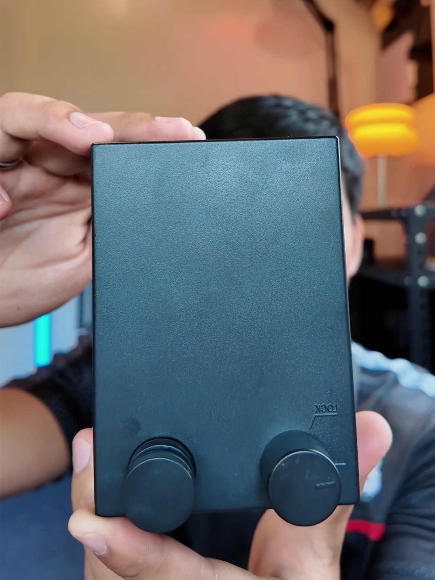 Para sa may small or limited space lang, ganitong sampayan gamitin niyo. Bukod sa maganda, matibay at super space saving din neto. #sampayan #clothesline #retractableclothesline #dryingclotheshack #laundryday