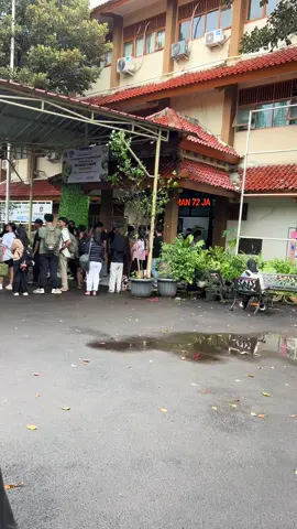 Ambil barang yang tertinggal di sekolah! #sman72 #semangat #sekolah #tiktok 