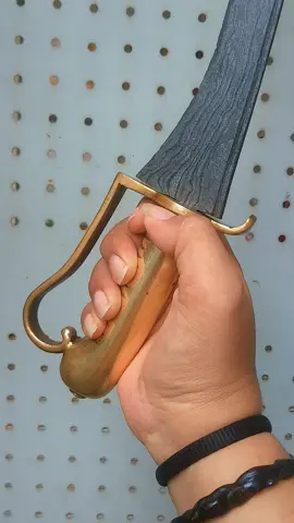 KEBAK PAMOR > SUDUK MARU PAMOR ADEG MIRING. Suduk Maru berpamor Miring Raja Abala Raja / Ujung Gunung / Junjung Derajat / Pandita Bala Pandita / Adeg Singkir. Kebak pamor full bilah. Nyandang Komplit Kayu Bangkirai. #sudukmaru #keris #junjungderajat  #rajaabalaraja #ujunggunung .