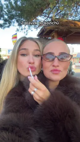 Trošku teplotní šokenzi po Laváčku🌴🥶❄️ Nosíte jako už i čepice nebo jak to je? @Adela          #friendsreunion #wintervibes #LoveIsland 