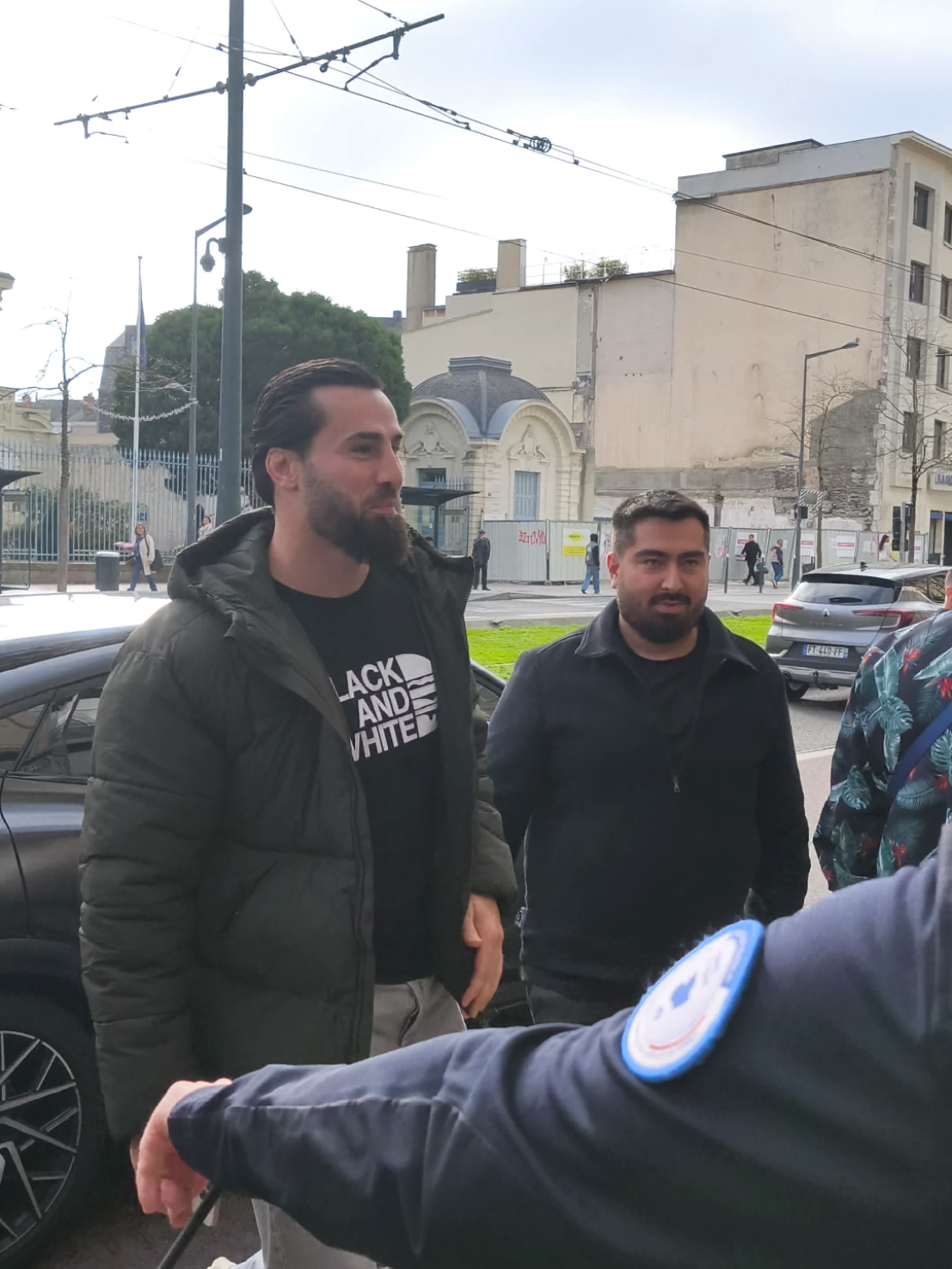 L'entrée @Ibratv et @DJAM  au Black and white #angers 