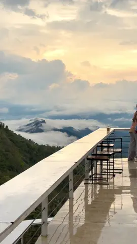 Habis hujan terbitlah lautan awan😍#tumpengmenoreh #wisatajogja#foryoupage #xybca #fyppppppppppppppppppppppp 