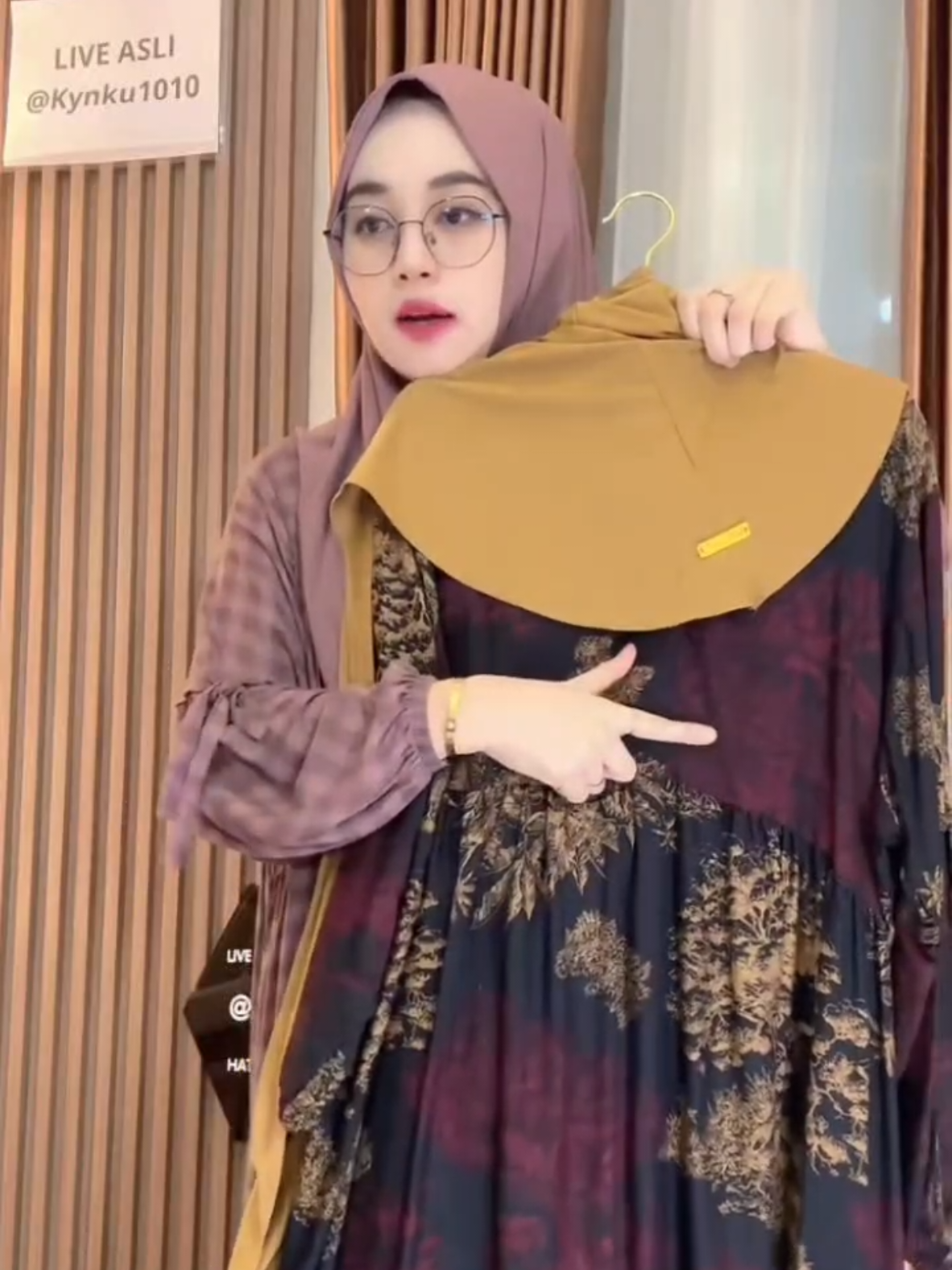 Vanessa Neww Dress Tangan Balon- Rayon Diamond & Cordelia #gamis #gamismurah #gamiskekinian #gamislebaran #gamiscantik 