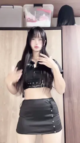 デブじゃねぇし！ 桃香ちゃんみたいに踊りたい #警官コス #バズりたい #コメントください 