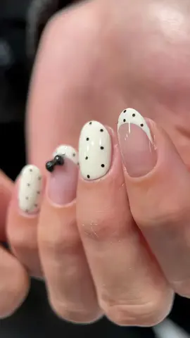 Chấm bi gì chưa người đẹp 🤭🤭 ——————————————————  🌸 SOPHIA NAILS STUDIO 🌸   -------------------- ☁️ 𝗧𝗶𝗺𝗲 : 9:00 AM - 8:00 PM ☁️ 𝗛𝗼𝘁𝗹𝗶𝗻𝗲  :  O963.542.606 ☁️ 𝗔𝗱𝗱𝗿𝗲𝘀𝘀 : 11 đường số 17, Phước Long, Q9     Nhận đào tạo học viên chuyên nghiệp 🤎🤍 #tiemnaildepq9 #daotaohocvien #phucungmongtaocau #nailchambi 