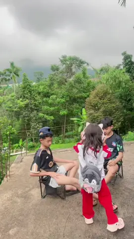 Nongkrong sore-sore sambil nyemil jajanan viral ditiktok 😻🫶🏻✨ #jajanan #jajanantiktok #cemilan #wiekewidya #fypage 