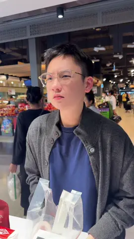 พนักงานบอกรีบๆเล่นกันให้เสร็จหนูจะได้ทำง๊านนน