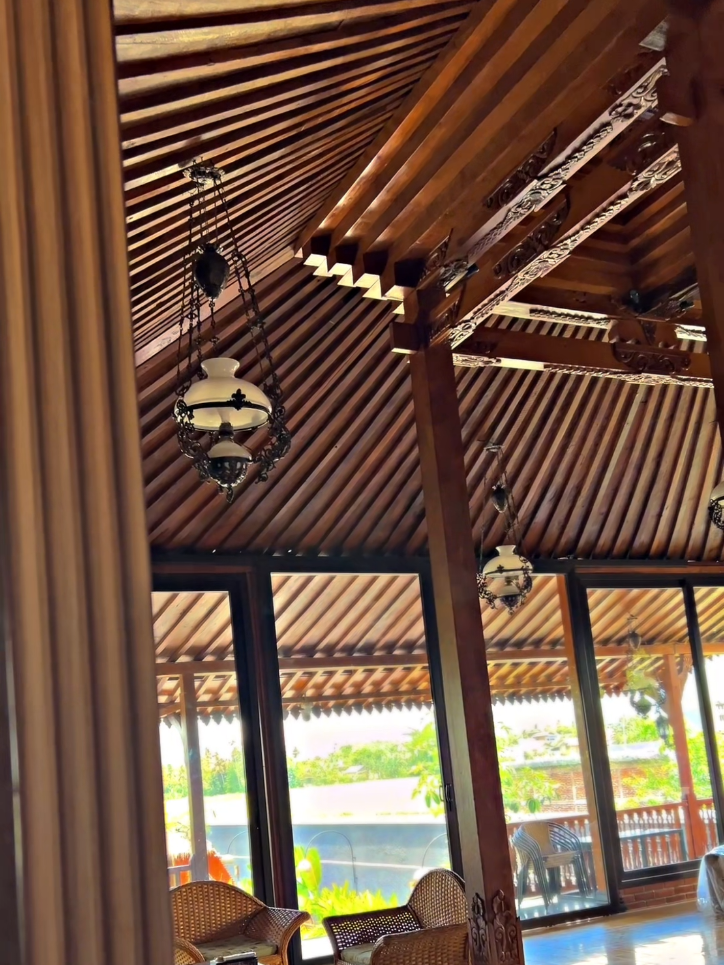 joglo full kaca & gebyok ukir #pendopojoglo #joglo #joglogunungkidul #kayujati #rumahjoglo 