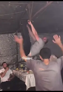 Birinci hərəkəti niyə elədi hələdə fikirləşirəm.