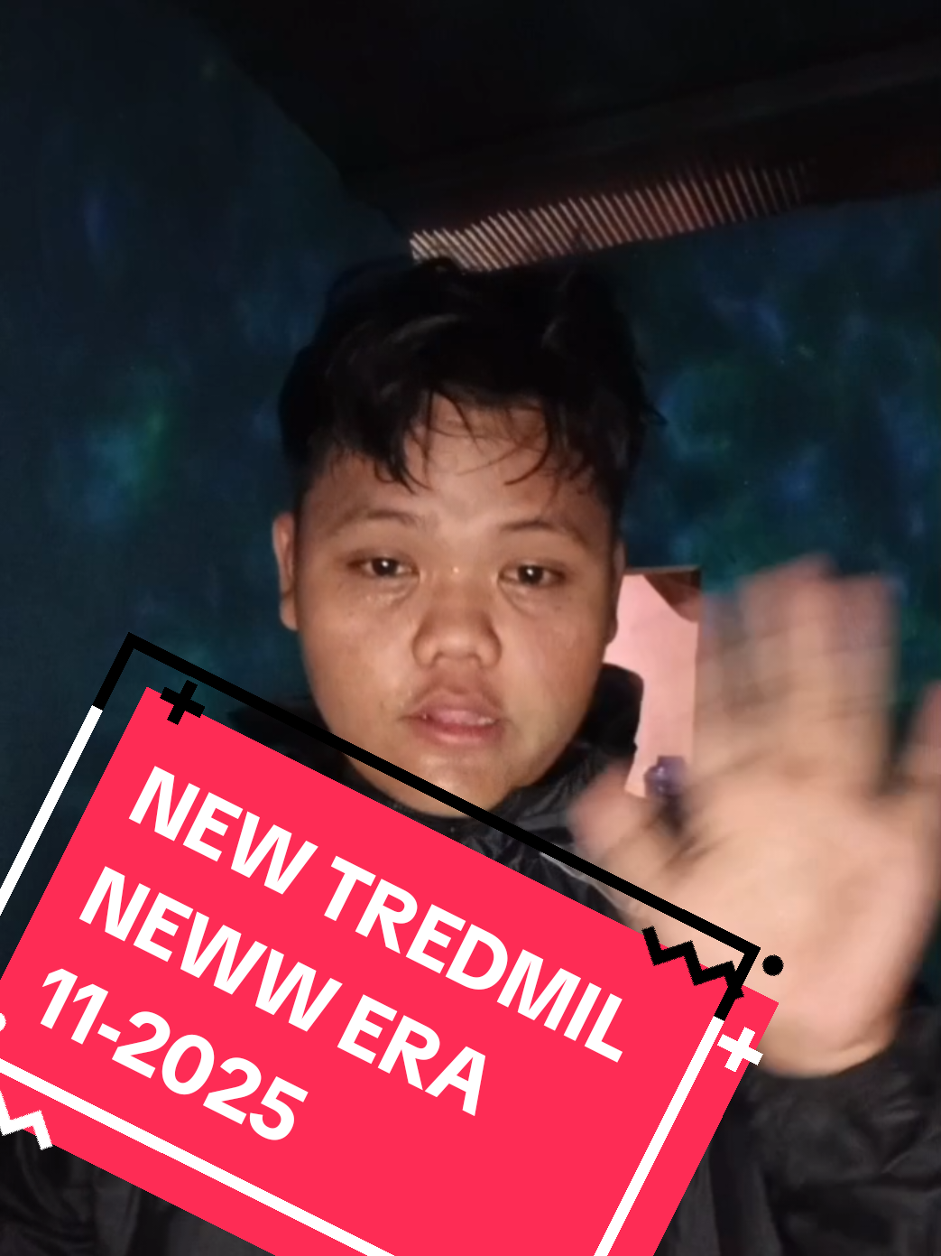 ehek SORYYyyyyyyy kerjaan ku nggak segampang yg kalian pikirkan subuh-pagi, sore-malam. pikirian aja udah cape kerja tapi aku masih mau berusaha berubah keren kan. #workoutmotivation #olahraga #phskecil #diet #lookmaxing 