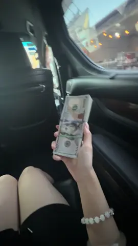 我不需要銭，我只需要愛..... 但是没有钱，我的爱就会死去。#爱钱爱自己爱生活 #我爱你中国 #bavet #mocbai #我爱你 #爱钱的人运气也很好 