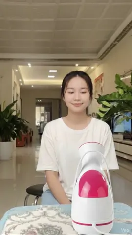 Máy xông hơi SOKANY 6780 giúp làm sạch sâu, cấp ẩm tức thì và nuôi dưỡng làn da mịn màng. Công nghệ nano ion phun hơi mạnh thẩm thấu sâu vào tế bào da, giúp loại bỏ bụi bẩn, tế bào chết, đồng thời se khít lỗ chân lông. Hơi nước ấm chứa oxy tinh khiết kích thích tuần hoàn máu, cho làn da sáng khỏe, căng bóng tự nhiên. Thiết kế nhỏ gọn, sang trọng, màu trắng phối hồng dễ thương, phù hợp sử dụng hằng ngày tại nhà. Sản phẩm chính hãng, đổi trả trong 7 ngày – bảo hành 1 năm. #mayxongmat #lamdepskincare #lamdepsa #chamsocda #creatorsearchinsights 