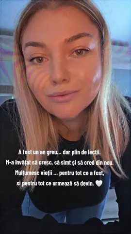 A fost un an plin de încercări, de provocări și momente în care am fost nevoită să mă opresc și să mă privesc cu sinceritate. Dar îi mulțumesc acestui an pentru tot ce mi-a oferit, pentru lecțiile, oamenii și situațiile care m-au făcut să cresc. Astăzi sunt o versiune mai conștientă, mai puternică și mai împăcată cu mine însămi. Știu că drumul meu nu s-a terminat și că mai am multe de învățat… dar merg mai departe cu recunoștință și încredere. 