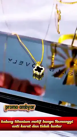 kalung titanium motif bunga semanggi yg cantik dan elegan #kalung #kalungtitanium #kalungtitaniumantikarat #kalungcantik😍 