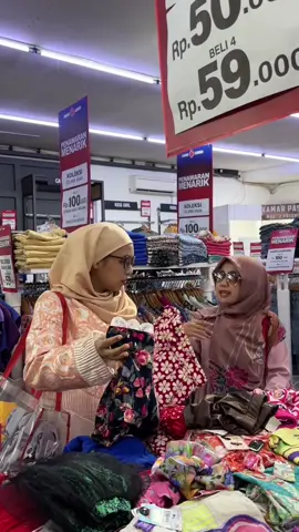 END !! Ceu Romlah ajak belanja Ceu Enok di gudang garmen , kamu kapan ? #fyp #gudanggarmen #fashiontiktok #bandung #pov 