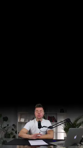 🚫 Przestań dodawać relacje, jeśli chcesz rosnąć na Instagramie w 2025 roku! Brzmi kontrowersyjnie? Właśnie o to chodzi. CEO Instagrama oficjalnie zdradził, jak naprawdę działają Stories — i większość osób wciąż robi to źle. Jeśli wrzucasz relacje „byle wrzucić”, nie pomagasz swojemu zasięgowi… tylko go blokujesz. 😬 📱 Stories nie są po to, żeby zdobywać nowych obserwujących. Są po to, żeby utrzymywać relację z tymi, którzy już Cię obserwują. Ale żeby to działało, musisz pozwolić ludziom wchodzić z Tobą w interakcję. A to dzieje się tylko wtedy, gdy masz włączone odpowiednie ustawienia. Oto 3 rzeczy, które musisz zrobić ⤵️ 1️⃣ Wejdź w swój profil → menu → Ustawienia → Wiadomości → Odpowiedzi na relacje. Włącz opcję, która pozwala każdemu odpowiadać na Twoje Stories. Dzięki temu zwiększysz liczbę reakcji i wiadomości, czyli sygnałów, które Instagram uznaje za „wartościowe interakcje”. 2️⃣ Wróć do Ustawień → Komentarze → Relacje. Aktywuj możliwość reagowania i komentowania Twoich relacji. To właśnie dzięki temu algorytm widzi, że Twoje Stories są angażujące — i zaczyna pokazywać je wyżej na liście. 3️⃣ Na koniec: Jakość multimediów → „Przesyłaj w najwyższej jakości”. Twoje relacje będą wyglądały profesjonalnie — ostre, wyraźne, bez rozmycia i utraty kolorów. A to robi ogromną różnicę w odbiorze Twojej marki. 💡 W 2025 roku nie chodzi o ilość Stories, tylko o jakość interakcji. Jeśli chcesz budować społeczność, a nie tylko statystyki — włącz te trzy funkcje i zobacz, jak zmienia się Twoje zaangażowanie. #instagramtips #socialmediamarketing #instagrampolska #strategiaInstagram #marketingonline        