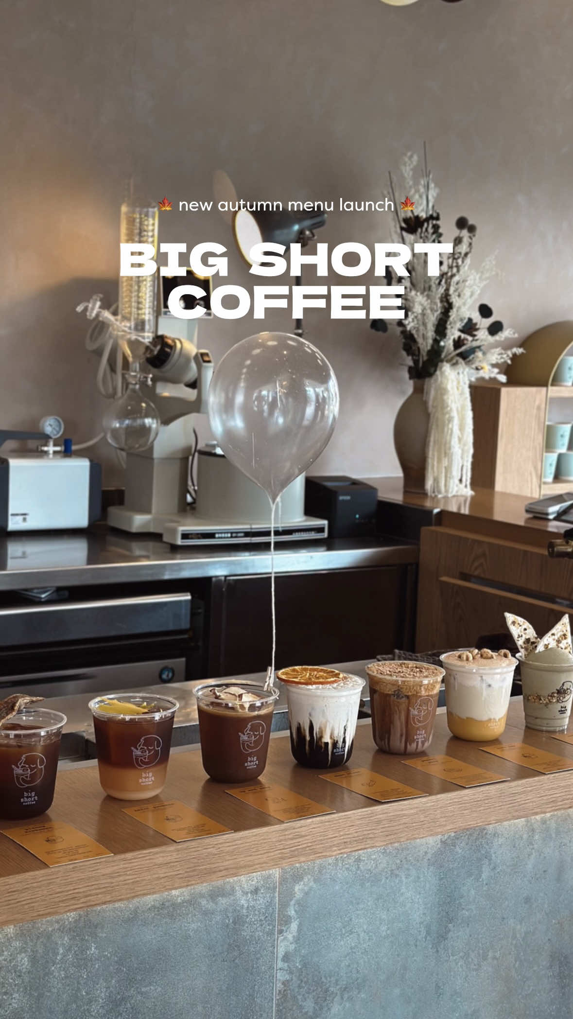It’s time for my quarterly review of @bigshortcoffee’s seasonal menu and this new 🍁 𝘈𝘜𝘛𝘜𝘔𝘕 𝘔𝘌𝘕𝘜 🍁 is probably the most fun one yet!⁣⁣ ⁣⁣ 🎈 𝐔𝐩 𝐀𝐧𝐝 𝐀𝐰𝐚𝐲 - $15⁣⁣ The instagram-worthy drink of this season, with a helium filled sugar balloon that changes your voice for a fun, interactive experience! The drink itself was my favourite because of the bright and refreshing passionfruit & orange flavours. However, it’s one of their priciest drink yet because they took a year to refine the sugar balloon technique and helium is surprisingly expensive 💀⁣⁣ ⁣⁣ 🍌 𝐏𝐢𝐬𝐚𝐧𝐠 𝐊𝐢𝐤𝐤𝐨𝐦𝐚𝐧 - $9⁣⁣ We got hit with the initial umami notes of the soy sauce but it mellowed out into a light banana fragrance thanks to the pisang raja skin oleo-saccharum⁣⁣ ⁣⁣ 🍁 𝐒𝐚𝐢𝐧𝐭 𝐆𝐞𝐫𝐦𝐚𝐢𝐧 - $9⁣⁣ Love a fermented drink and this one is made with wild fermented elderflower! If love a nice funk, you have to try this⁣⁣ ⁣⁣ 🥜 𝐏𝐞𝐚𝐧𝐮𝐭 𝐌𝐢𝐥𝐤 - $9.50⁣⁣ Creamy, nutty red peanut oatside oat milk topped with a freddo espresso and crunchy prickly pear & buckwheat soil for added texture.⁣⁣ ⁣⁣ 🌽 𝐂𝐨𝐫𝐧 𝐇𝐮𝐛 - $8.50⁣⁣ Chewy creamed corn rice mochi paired with the fresh milk magnolia oolong, one of the 2 tea-based drinks this season! Inspired by the sambal grilled corn that the founder had in Bali, she used gochujang instead for a slight heat and funk.⁣⁣ ⁣⁣ 🫖 𝐂𝐫𝐞𝐦𝐚 𝐀𝐥 𝐇ō𝐣𝐢𝐜𝐡𝐚 - $9⁣⁣ After 2 seasons of having the matcha slushie, I’m excited to see them swap it out for hojicha because it’s the superior tea imo 🤪 The pistachio & genmaicha dehydrated meringue served as an excellent alternative spoon too⁣⁣ ⁣⁣ 🍊 𝐌𝐨𝐧𝐭 𝐁𝐥𝐚𝐧𝐜 𝟔.𝟎 - $8.50⁣⁣ Huehuetenango cold brew has been used this time for a fruity and floral aroma, but the distinctive difference between this rendition and all its predecessors is the addition of the nutmeg & mace hydrosol that gets sprayed on your drinking hand to enhance the nutmeg aroma ⁣⁣ ⁣⁣ Drop everything now and go try their latest concoctions now!! 😌⁣⁣ ⁣⁣ ————————————⁣⁣⁣⁣⁣⁣⁣⁣⁣⁣⁣⁣⁣⁣⁣⁣⁣⁣⁣⁣⁣⁣⁣⁣⁣⁣⁣⁣⁣⁣⁣⁣⁣⁣⁣⁣⁣⁣⁣⁣⁣⁣⁣⁣⁣⁣⁣⁣⁣⁣⁣⁣⁣⁣ 📍 2 Fowlie Road, #01-01⁣⁣⁣ ⁣⁣⁣ #cynfulrecommends #cynfulcoffeefinds #bigshortcoffee 